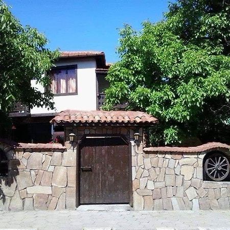 Семеен Хотел Национал Mineralni Bani Exterior photo