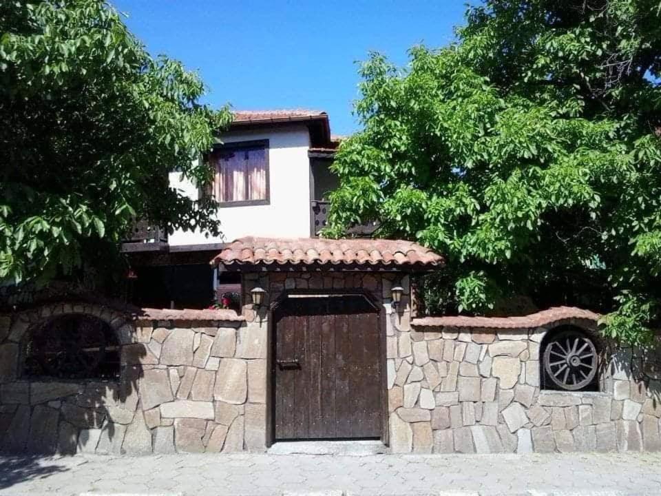 Семеен Хотел Национал Mineralni Bani Exterior photo
