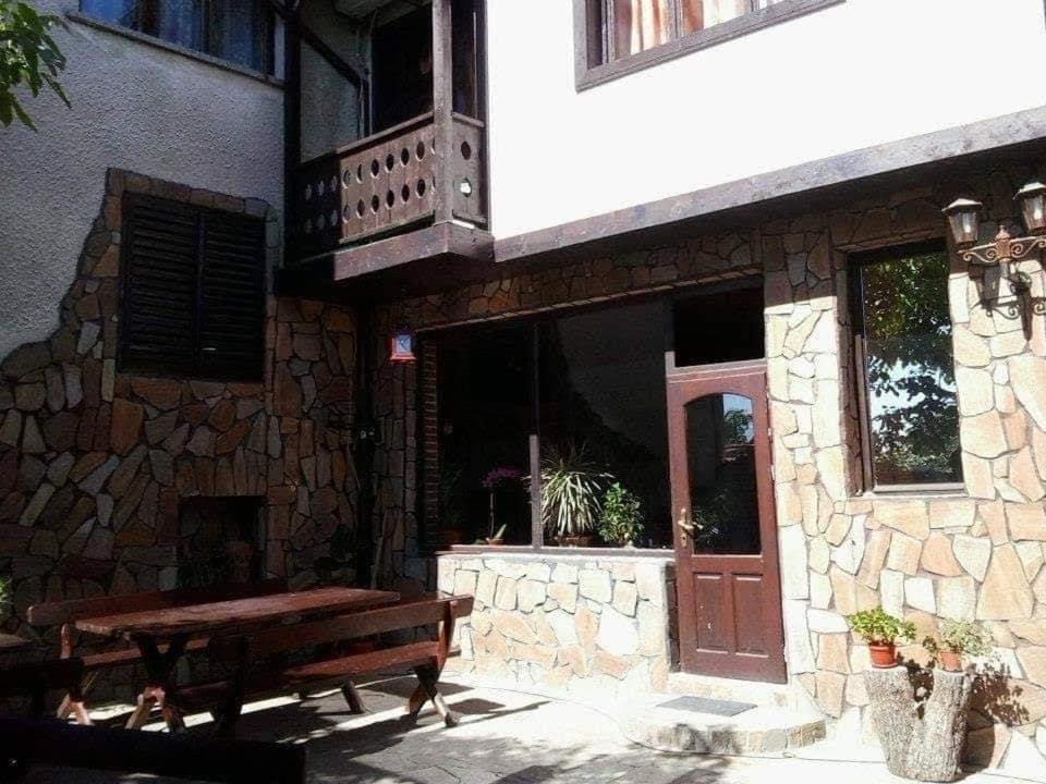 Семеен Хотел Национал Mineralni Bani Exterior photo